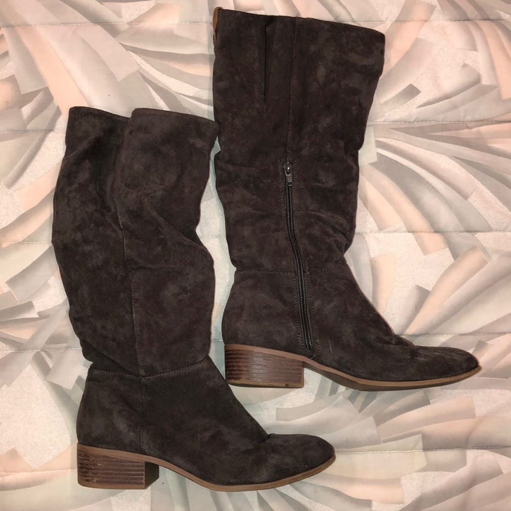 Grey boots